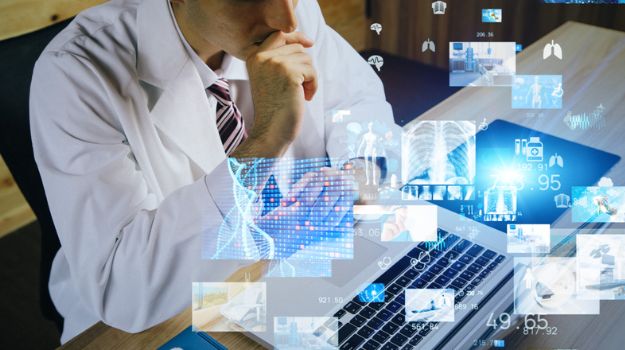 Anklyticx - A doctor is looking at a laptop screen.